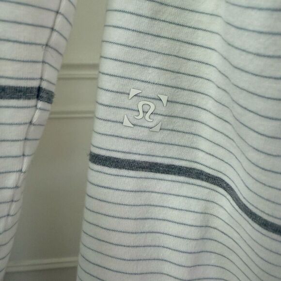 Lululemon 5 Year Basic Long Sleeve White Stripe M - Picture 7 of 7